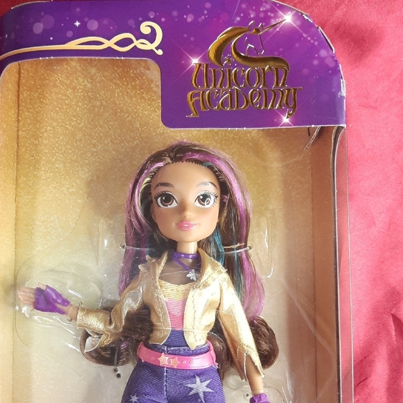 NIB Sophia Doll Unicorn Academy Netflix Purple and Gold - Picture 5 of 6